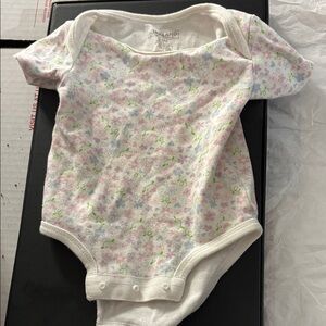 Kirkland signature Kids Bodysuit - Pastel Floral 0-3 months